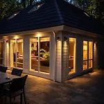 Groot Met Sauna En Bubbelbad Holiday home Diessen