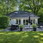 Groot Met Sauna En Bubbelbad *
