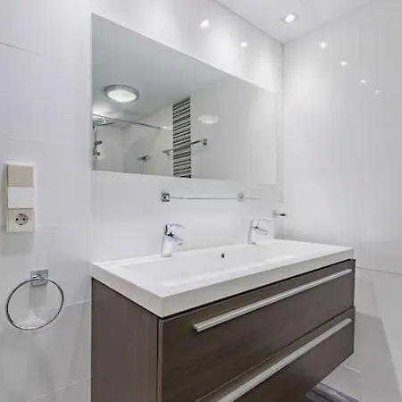 Groot Met Sauna En Bubbelbad בית נופש *