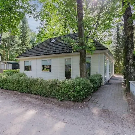 Groot Met Sauna En Bubbelbad *