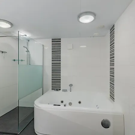 Semesterbostad 8 Pers Met Natuur- Sauna En Bubbelbad *