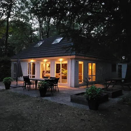 Nyaraló 8 Pers Met Natuur- Sauna En Bubbelbad