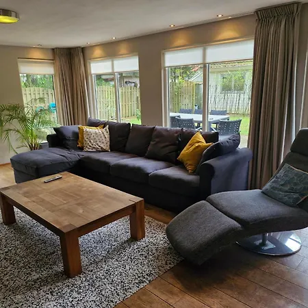 8 Pers Met Natuur- Sauna En Bubbelbad * Diessen