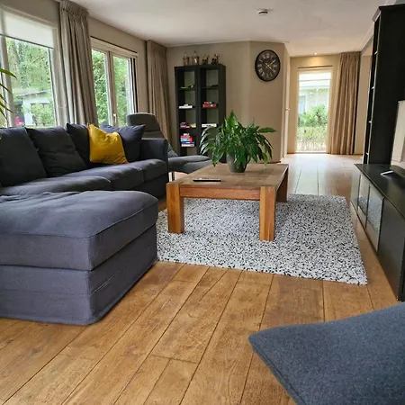 Сasa de vacaciones Groot Met Sauna En Bubbelbad