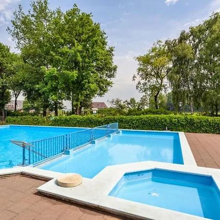 Groot Met Sauna En Bubbelbad Diessen