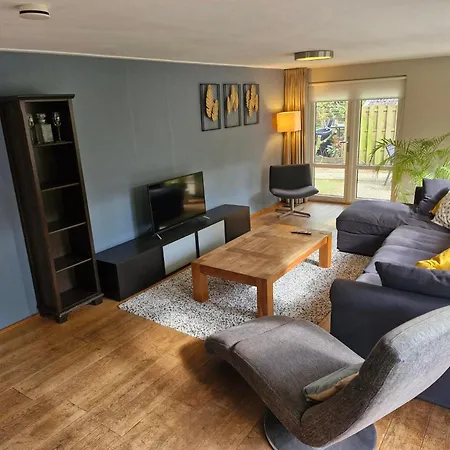 8 Pers Met Natuur- Sauna En Bubbelbad * Diessen