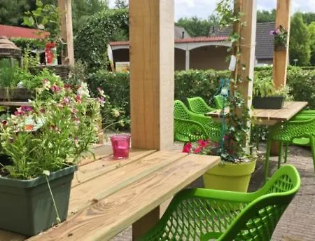 8 Pers Met Natuur- Sauna En Bubbelbad *