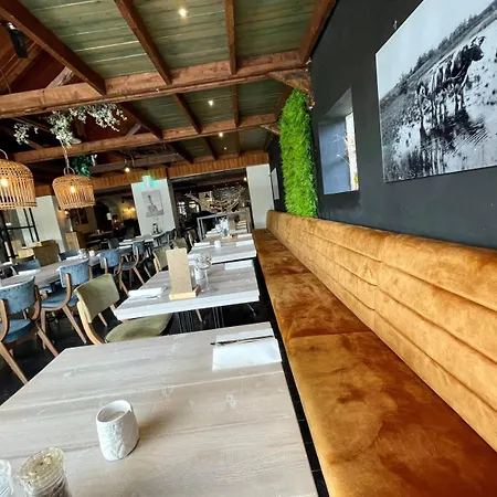 בית נופש Groot Met Sauna En Bubbelbad *