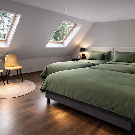 Groot Met Sauna En Bubbelbad