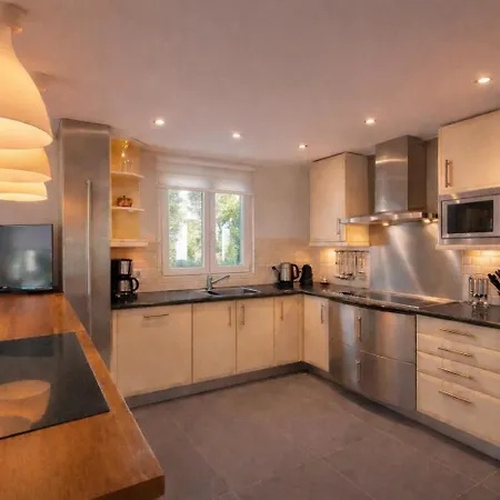 Groot Met Sauna En Bubbelbad * Diessen