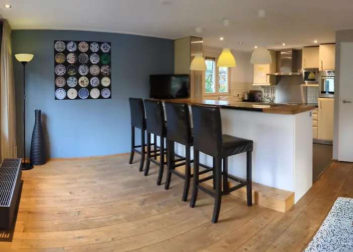 Groot Met Sauna En Bubbelbad Diessen