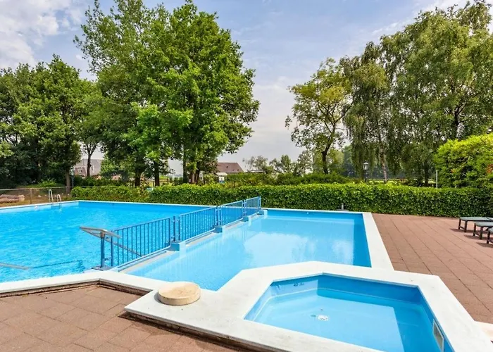 Groot Met Sauna En Bubbelbad Diessen