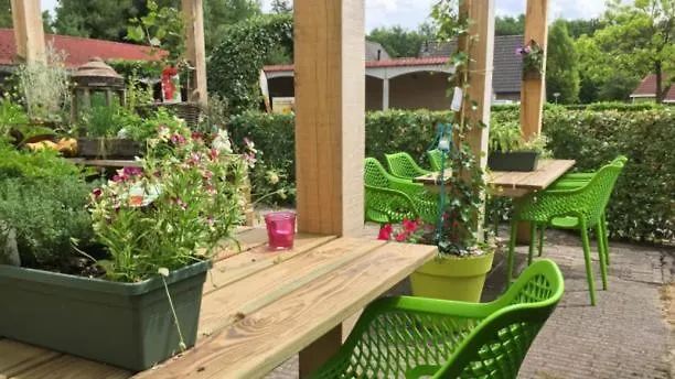 Groot Met Sauna En Bubbelbad *