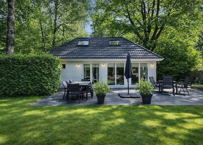 Groot Met Sauna En Bubbelbad *